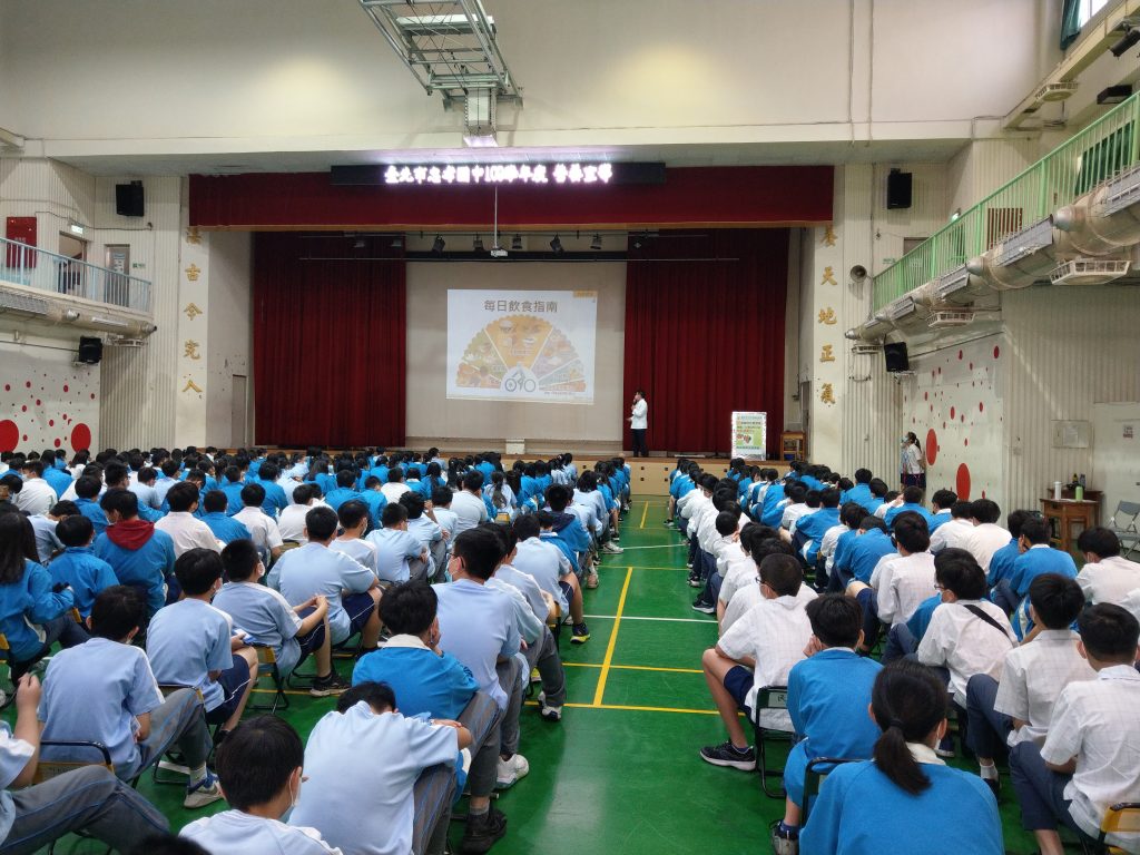 109學年第2學期營養與珍食享食講座代表照片